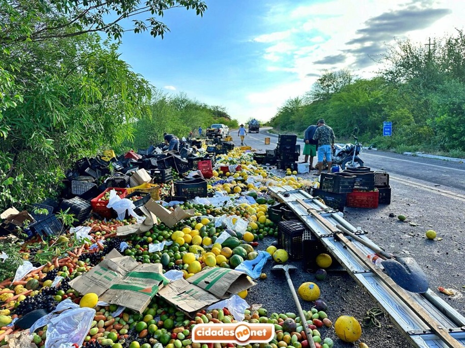 Acidente envolvendo Caminhão de Frutas e verduras entre Jaicós e Patos
