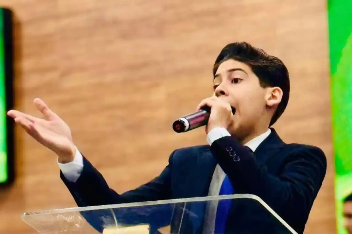 Conselho Tutelar proibe pastor de 14 anos de pregar em igrejas e em redes sociais