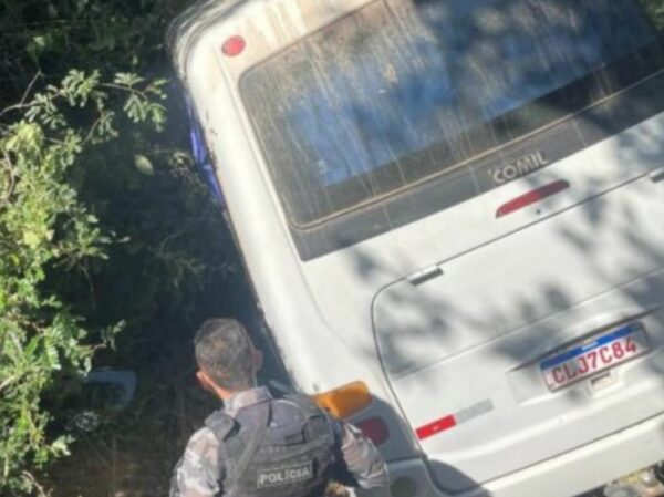 Motorista de micro-ônibus morre e romeiros ficam feridos após acidente em Jaicós