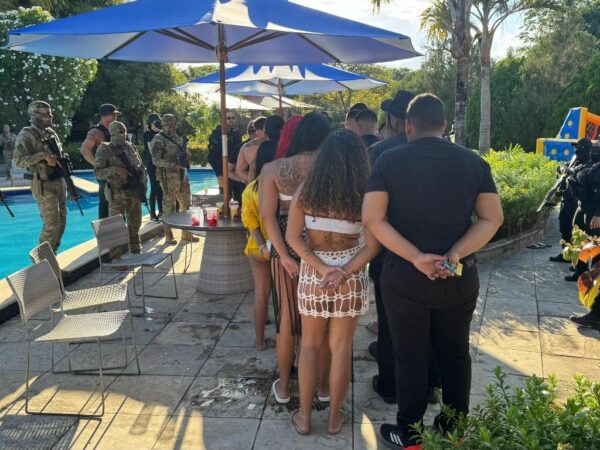 Influencer Lalazinha é presa em evento de digital influencers na zona rural de Teresina