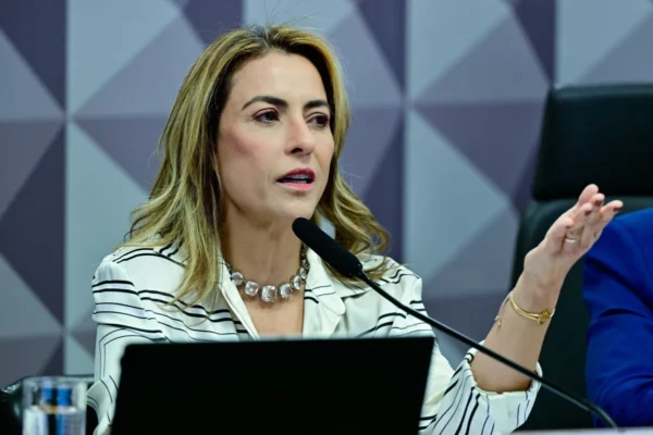 Soraya Thronicke pede indiciamento de Deolane Bezerra e Virginia Fonseca