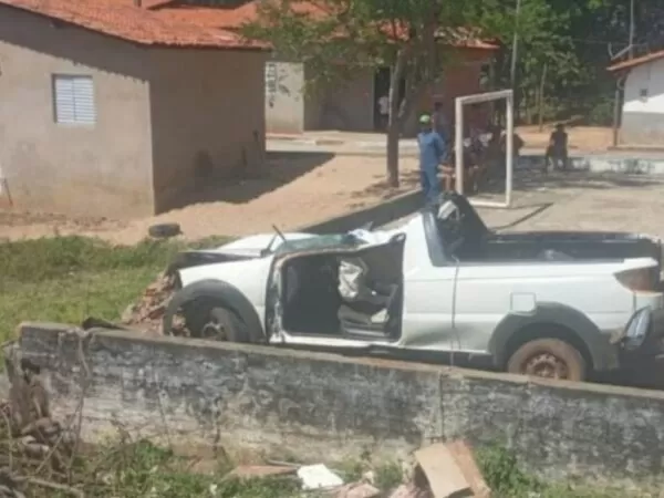 Empresário morre e filho fica gravemente ferido em acidente de carro