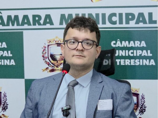 Petrus sugere suspensão da CPI da Águas de Teresina e abertura do sigilo bancário de cinco vereadores