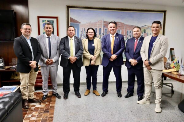 Em reunião com prefeitos, Ciro Nogueira propõe emenda que permite reeleição em 2028