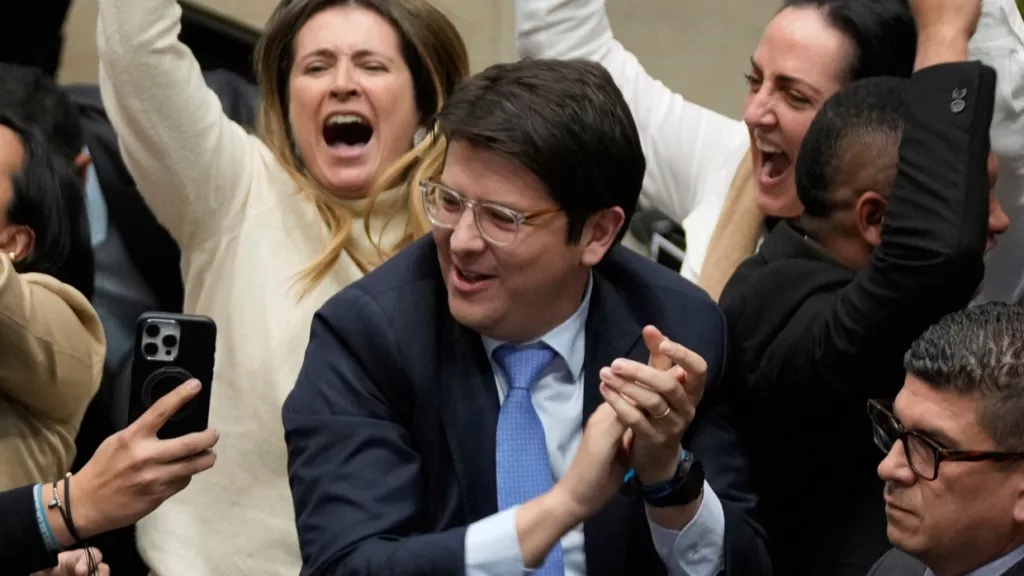 Pré-candidato à presidência da Colômbia sofre atentado em Bogotá