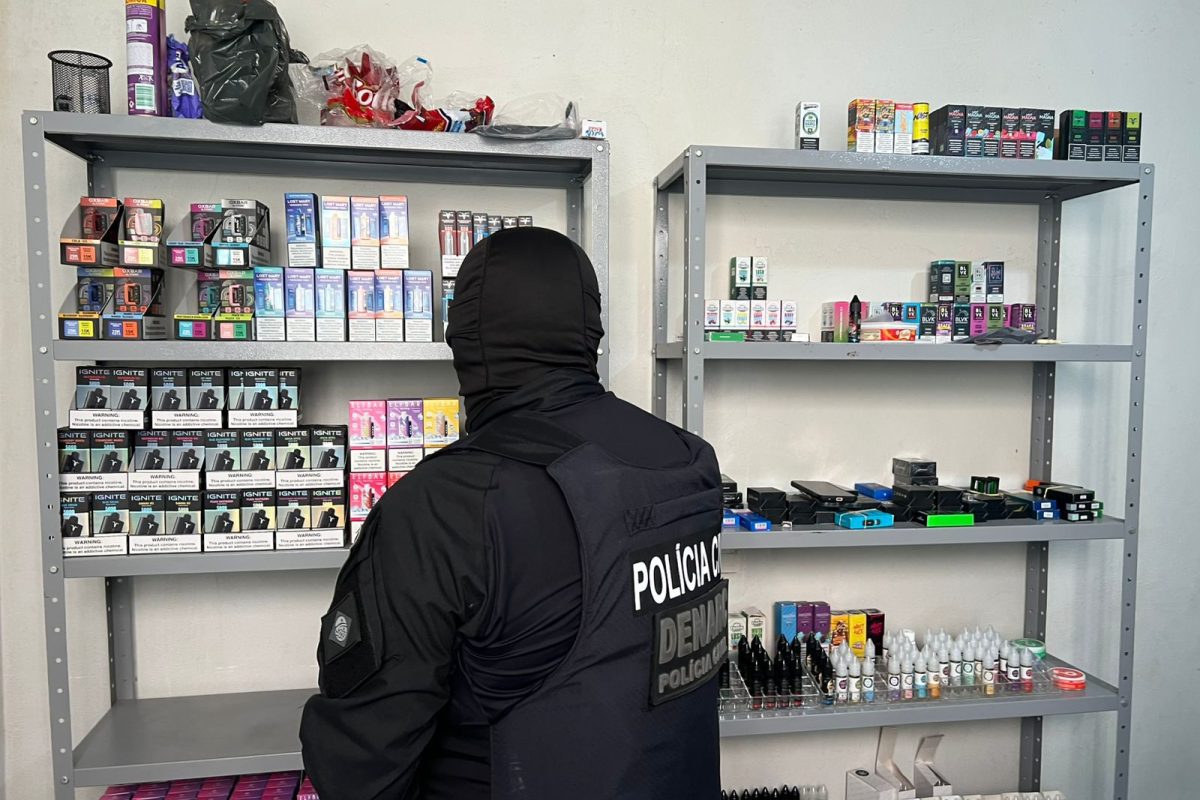 Denarc apreende grande quantidade de cigarro eletrônico em depósito no Centro-Sul de Teresina