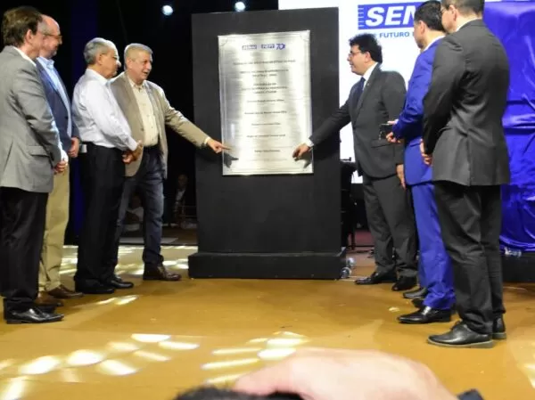 Federação das Indústrias inaugura escola SENAI e Rafael Fonteles marca presença na agenda
