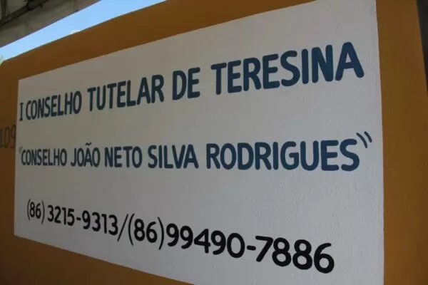 Criança é encontrada sozinha e com sinais de desnutrição em residência alugada de Teresina